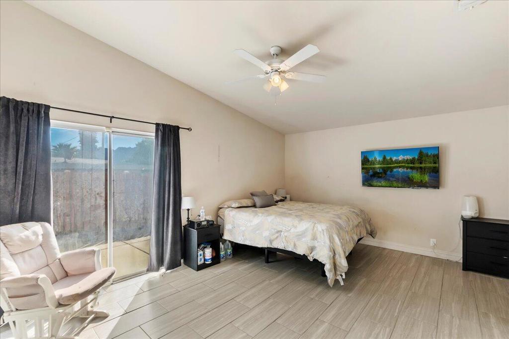 52220 Avenida Martinez