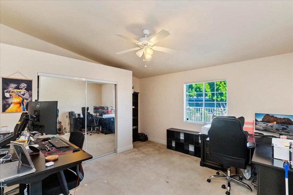 52220 Avenida Martinez