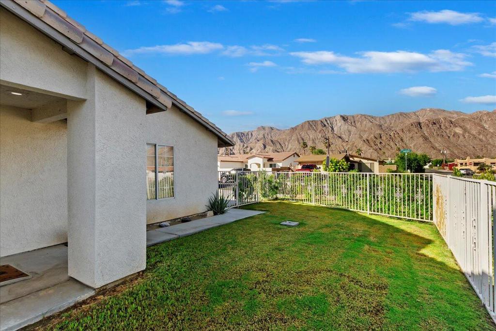 52220 Avenida Martinez