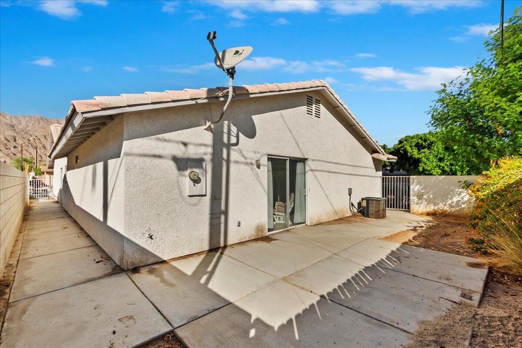52220 Avenida Martinez