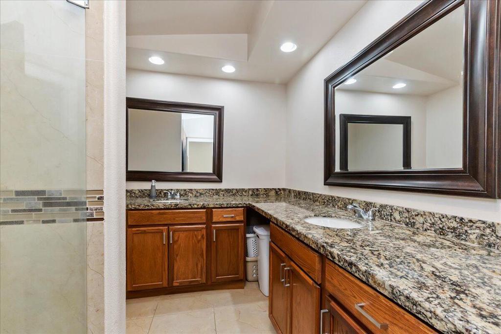 52220 Avenida Martinez