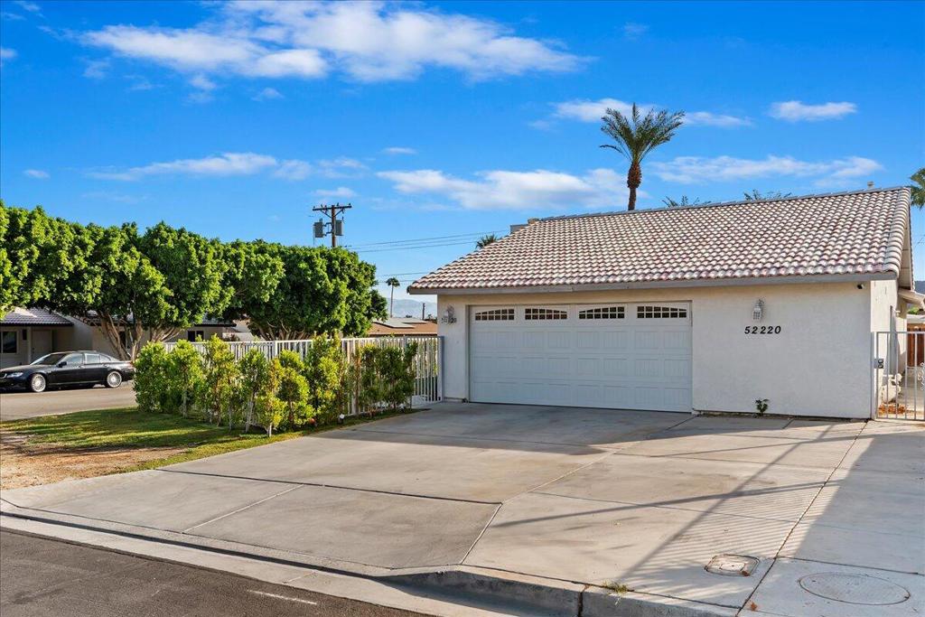 52220 Avenida Martinez