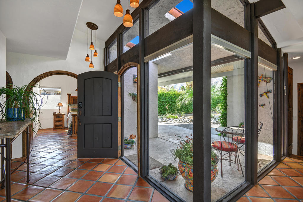 54270 Avenida Alvarado