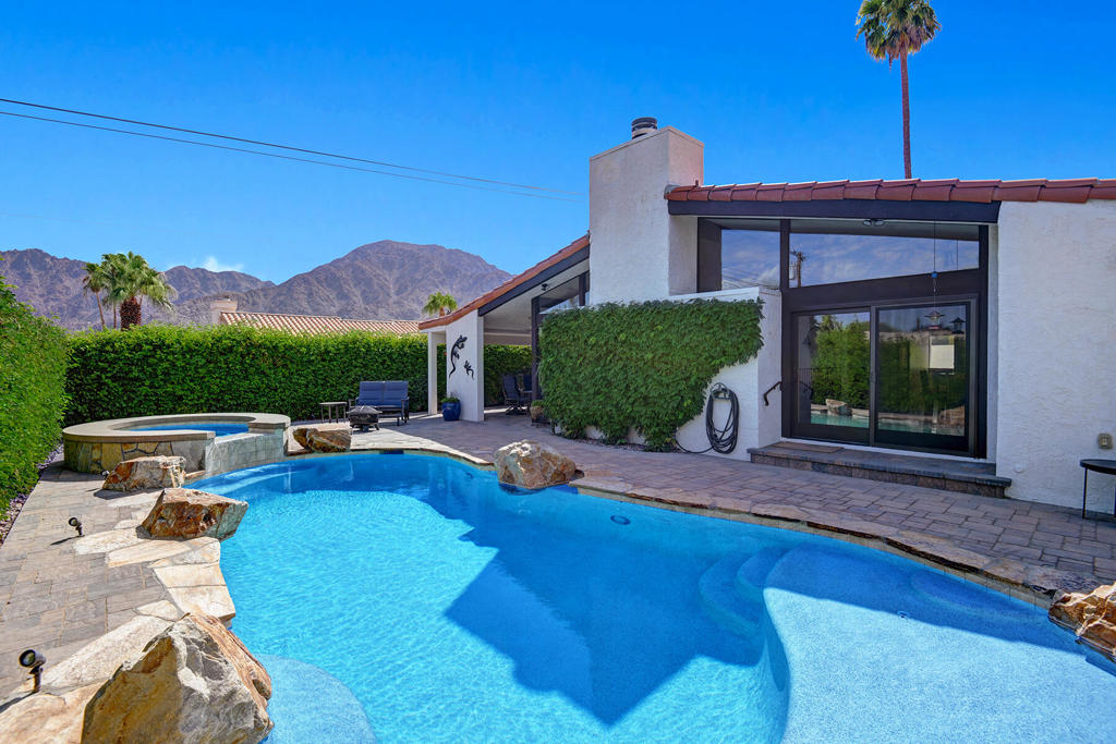 54270 Avenida Alvarado