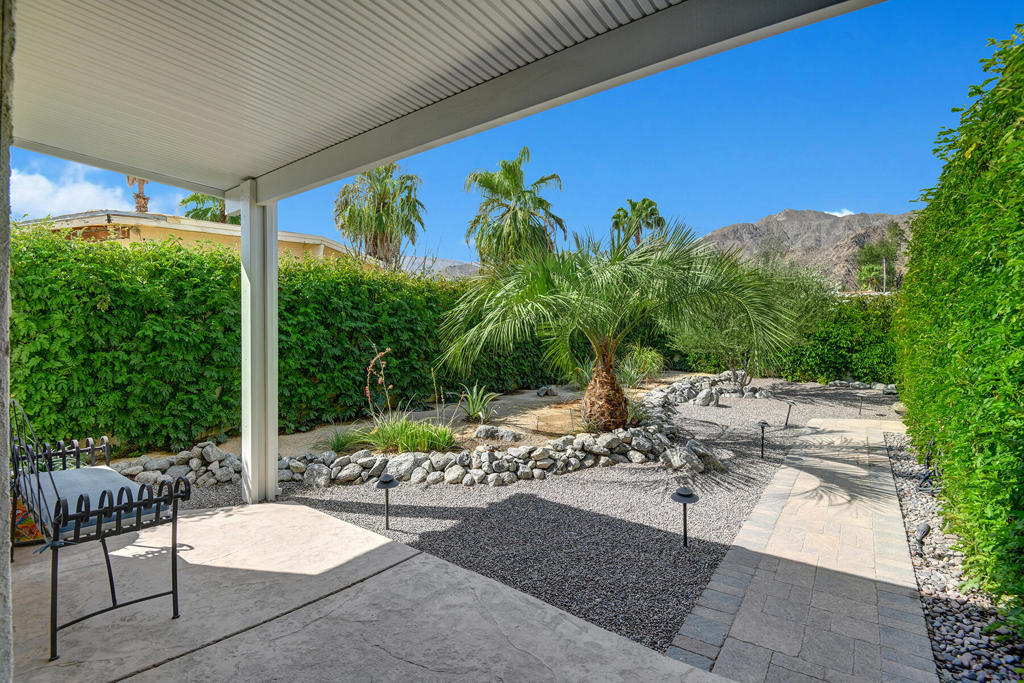 54270 Avenida Alvarado