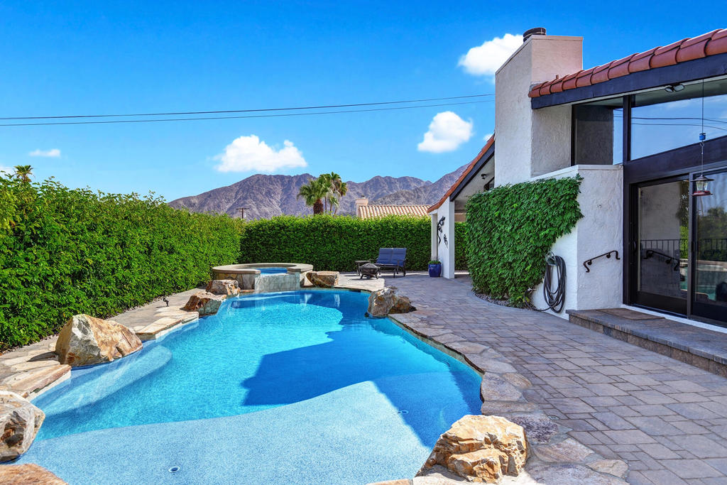 54270 Avenida Alvarado