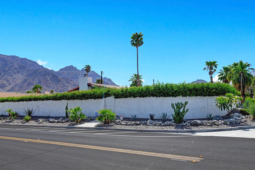 54270 Avenida Alvarado