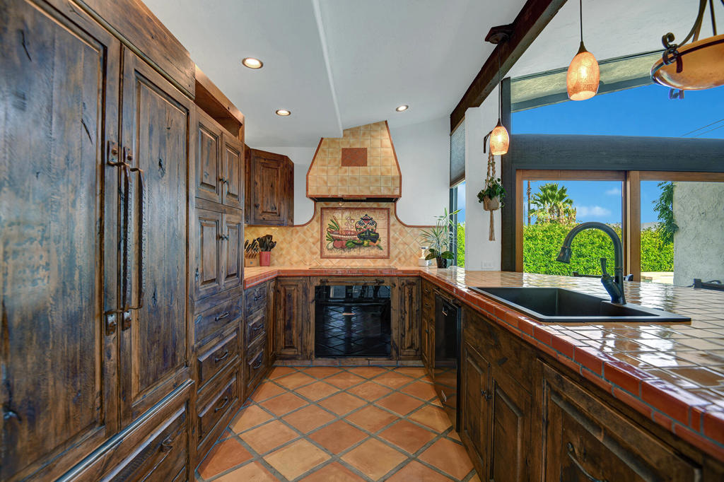 54270 Avenida Alvarado