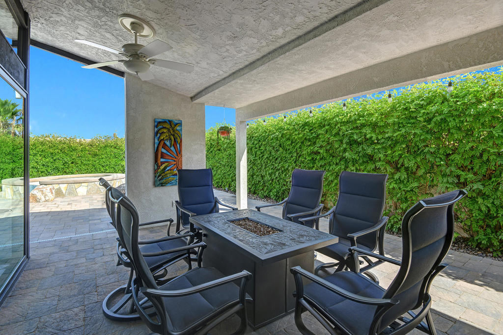 54270 Avenida Alvarado