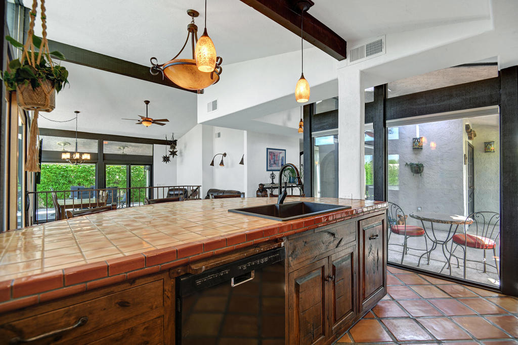 54270 Avenida Alvarado