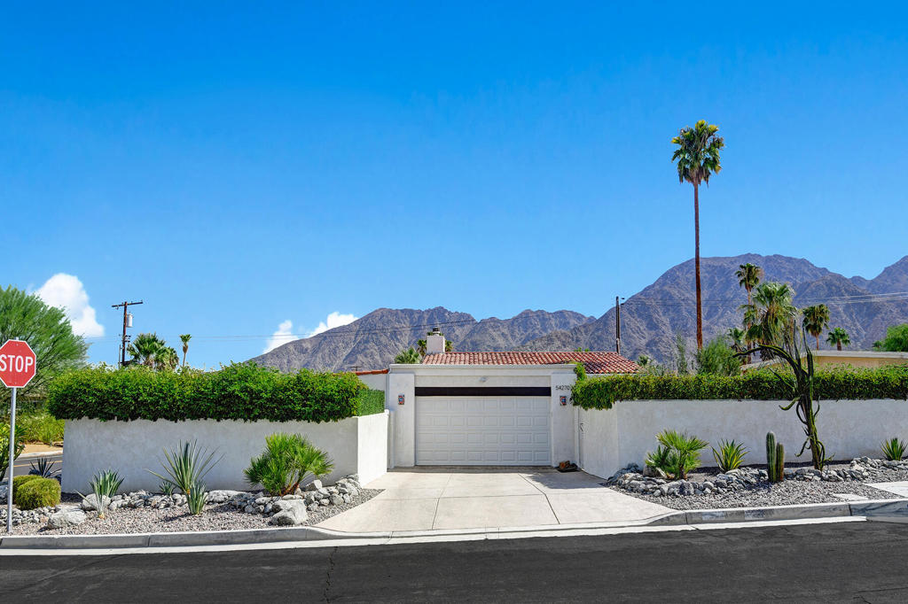 54270 Avenida Alvarado