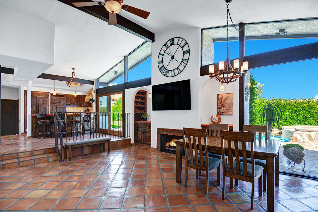 54270 Avenida Alvarado