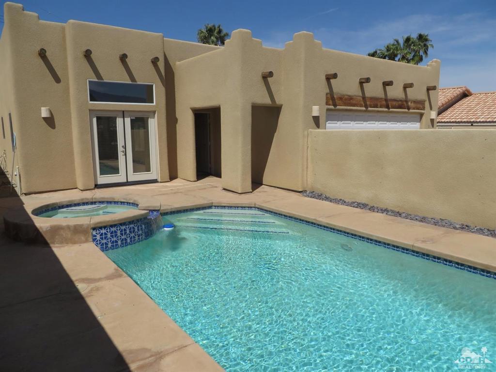 53585 Avenida Velasco