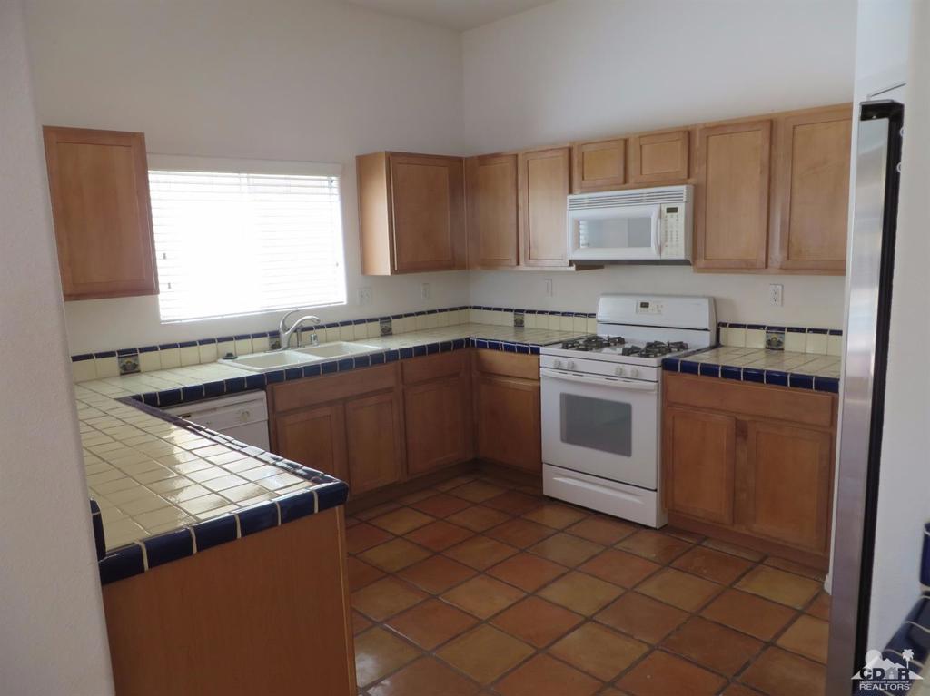 53585 Avenida Velasco