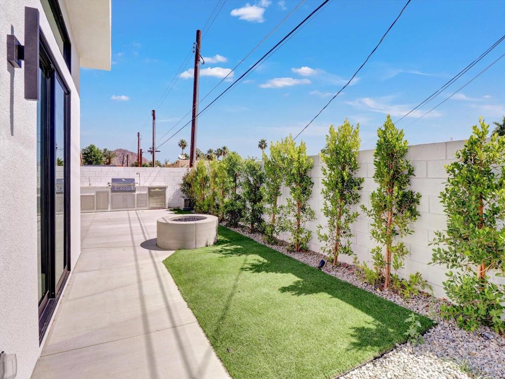 52120 Avenida Alvarado