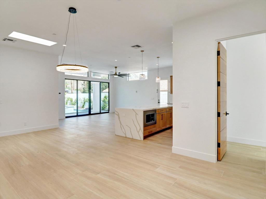 52120 Avenida Alvarado