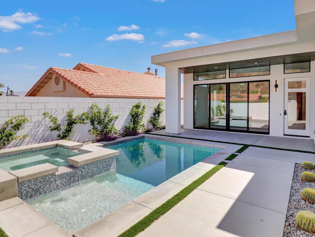 52120 Avenida Alvarado