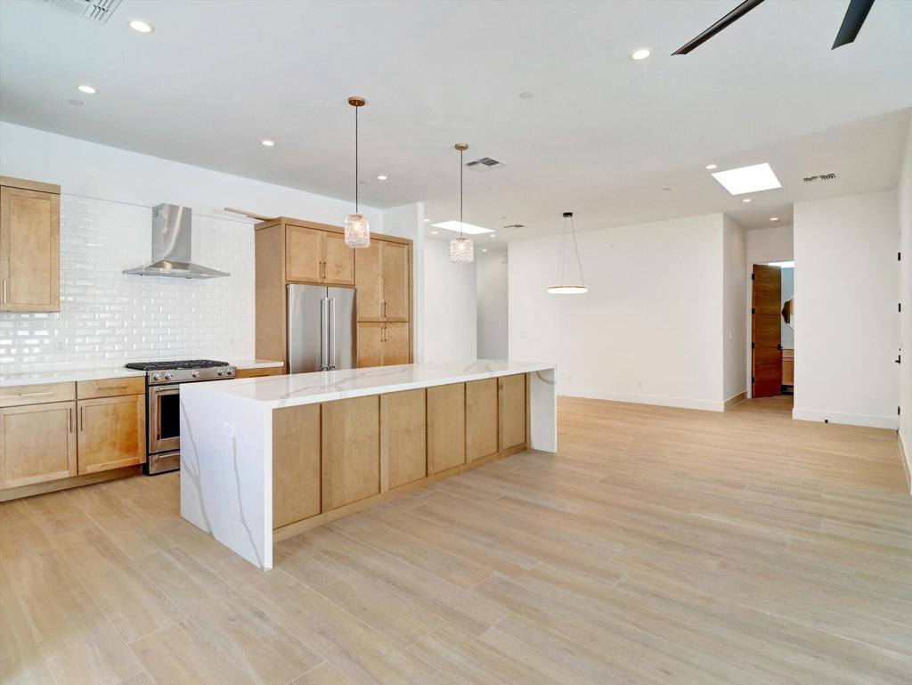 52120 Avenida Alvarado