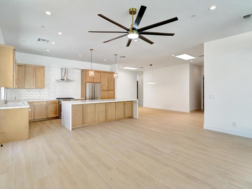 52120 Avenida Alvarado