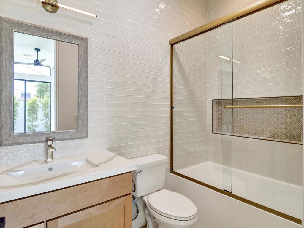 52120 Avenida Alvarado