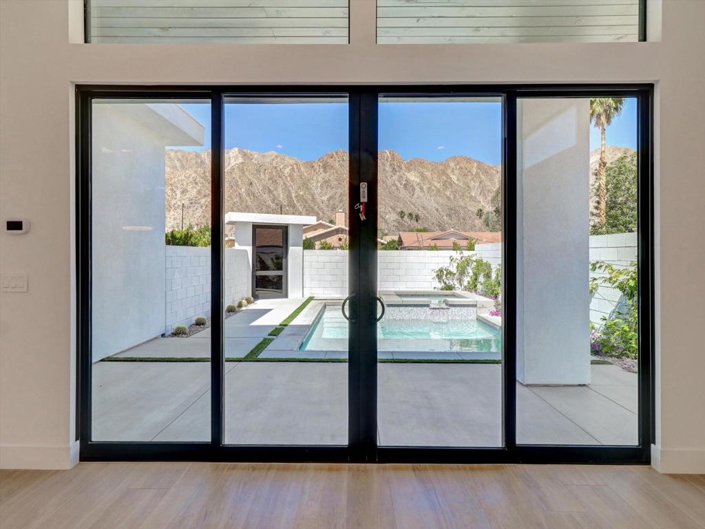 52120 Avenida Alvarado