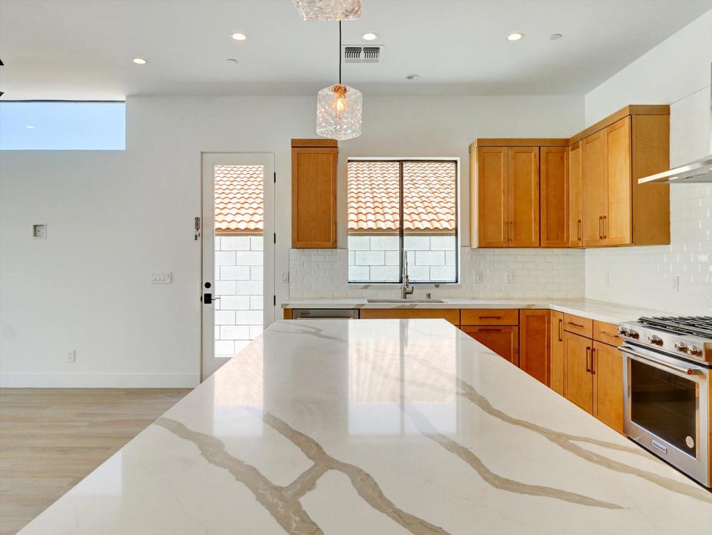 52120 Avenida Alvarado