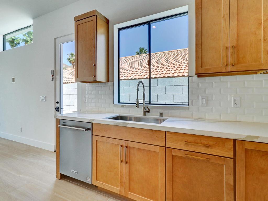 52120 Avenida Alvarado