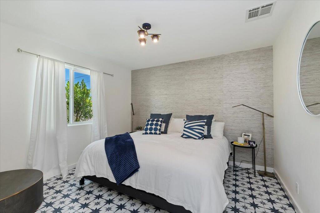 54990 Avenida Madero
