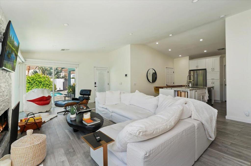 54990 Avenida Madero