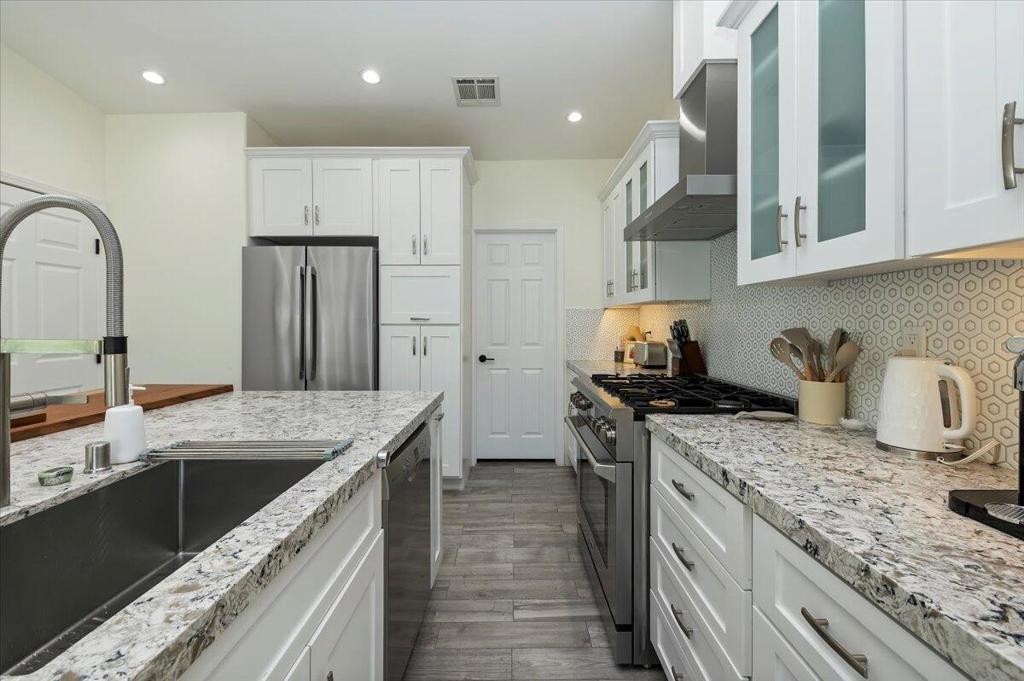 54990 Avenida Madero