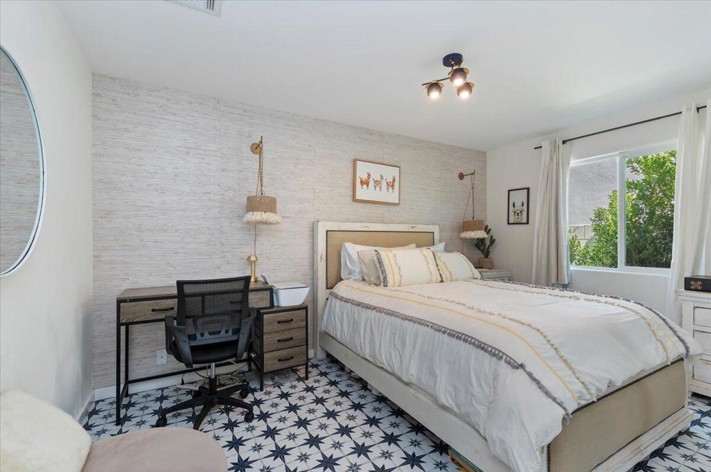 54990 Avenida Madero