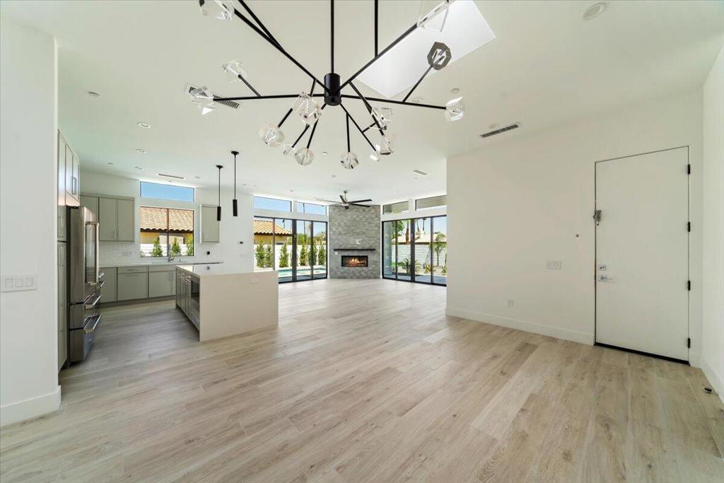 78525 Orcabessa Drive