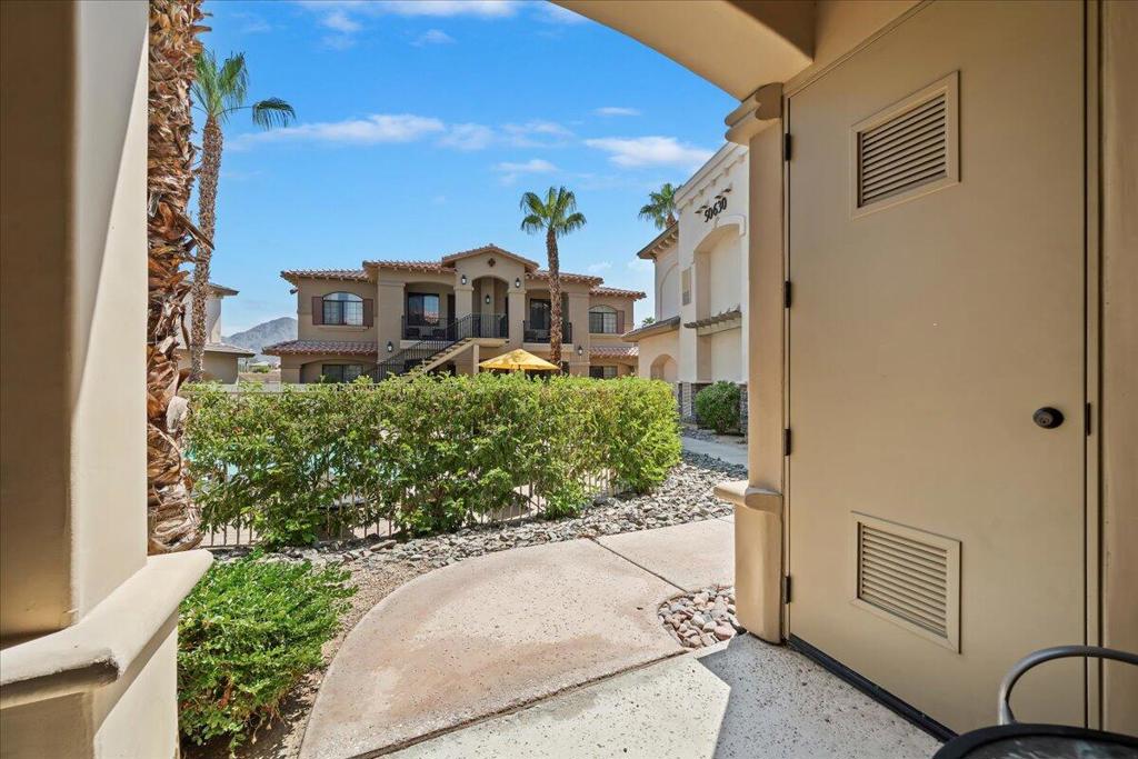 50610 Santa Rosa Plaza #1