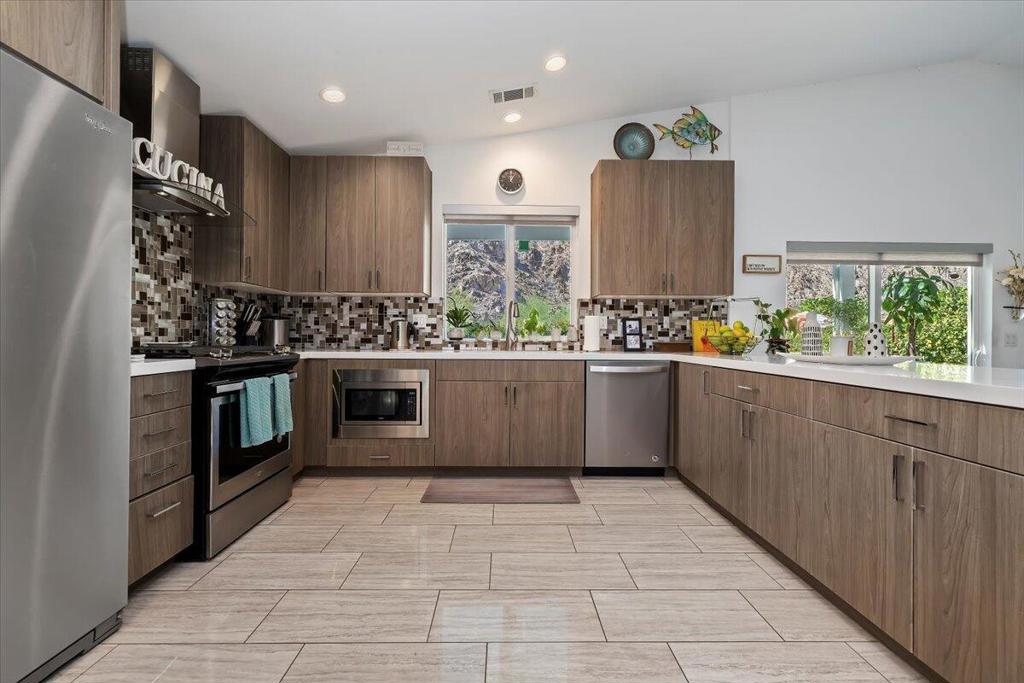 52273 Avenida Madero