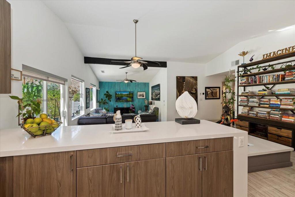 52273 Avenida Madero