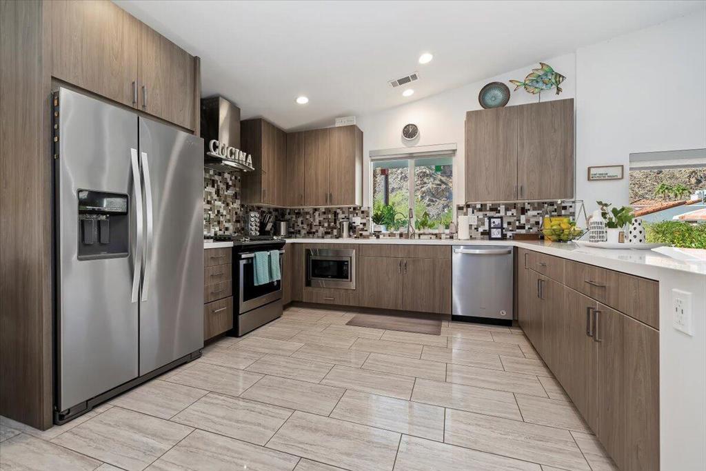 52273 Avenida Madero