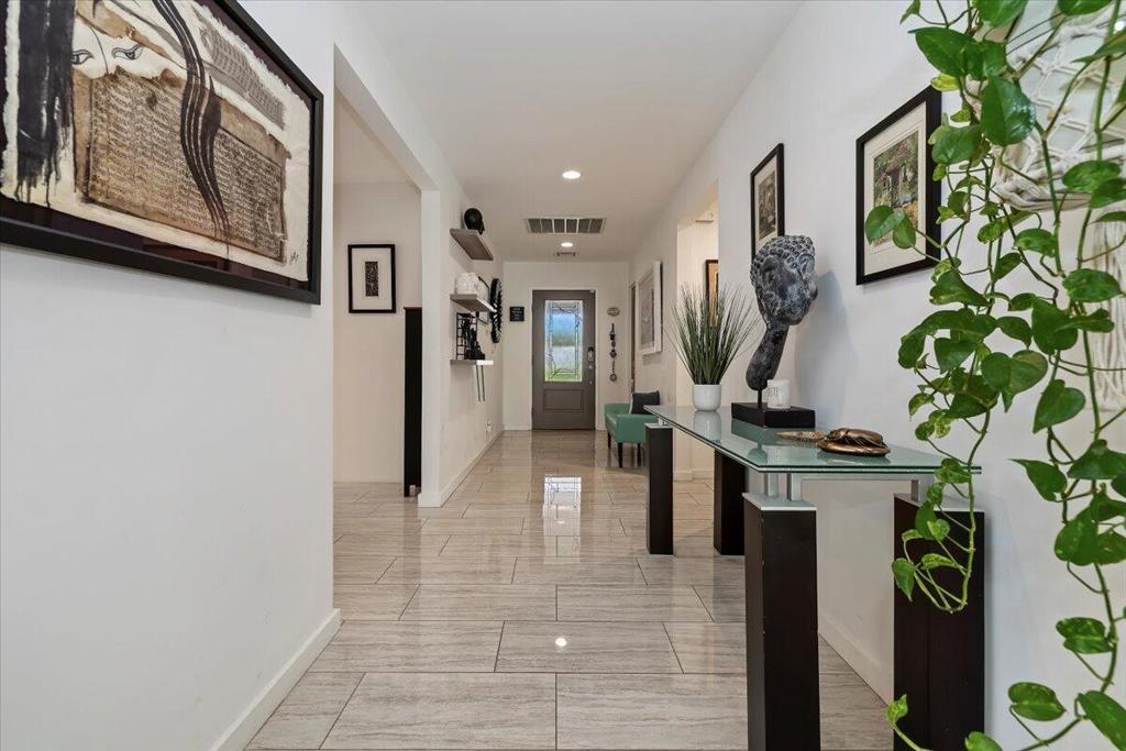 52273 Avenida Madero