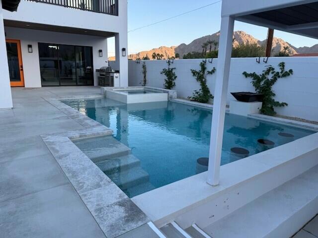 51116 Avenida Mendoza