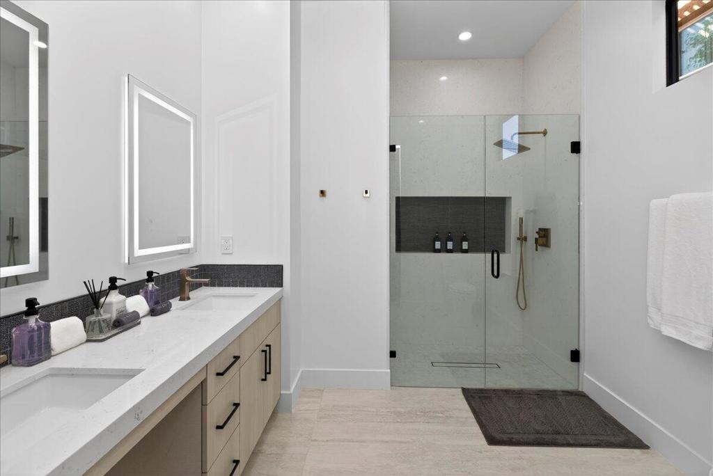 51116 Avenida Mendoza