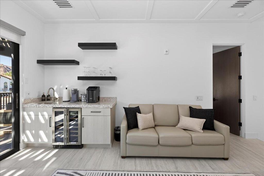 51116 Avenida Mendoza