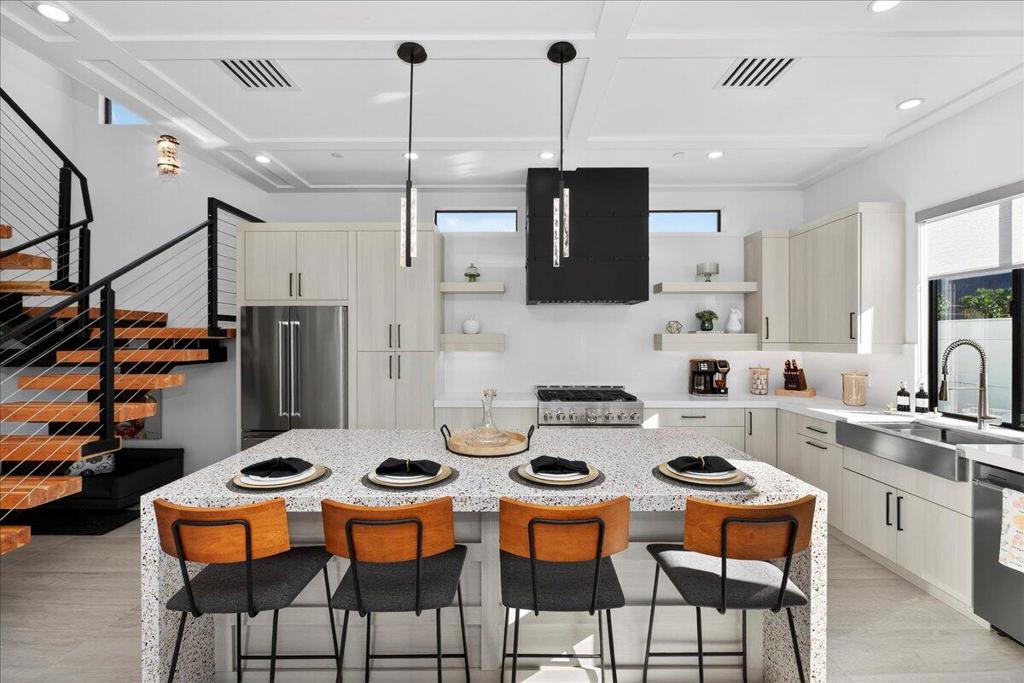 51116 Avenida Mendoza