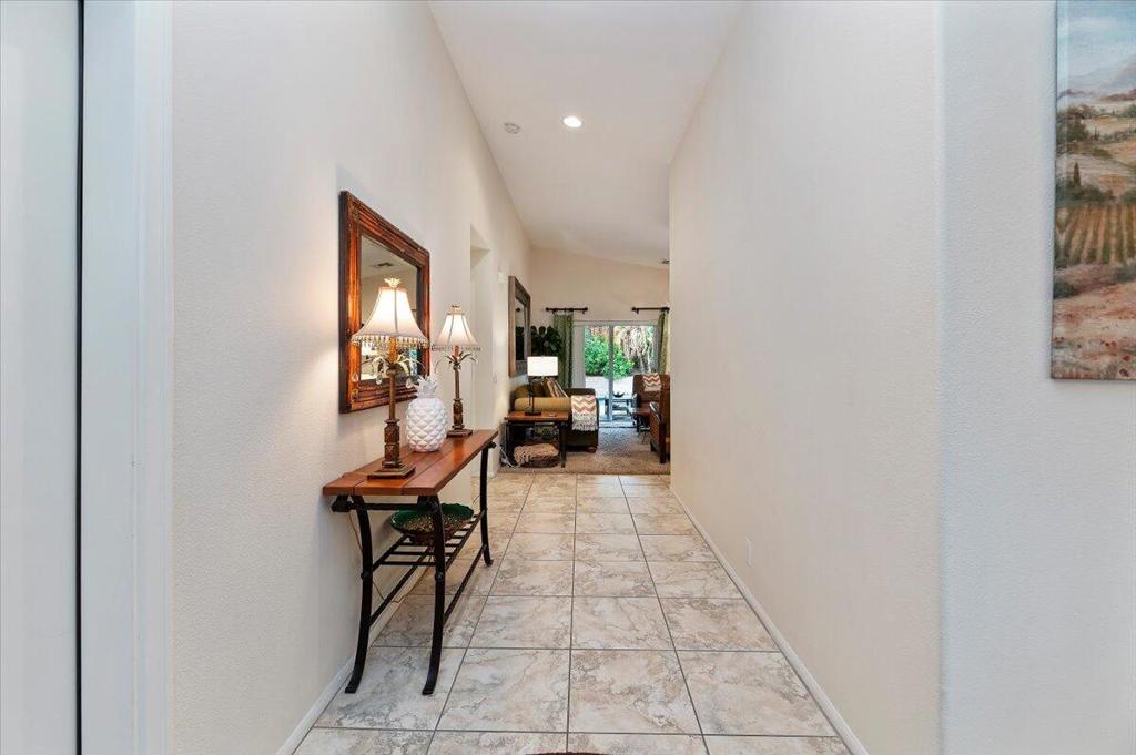 53105 Avenue Rubio