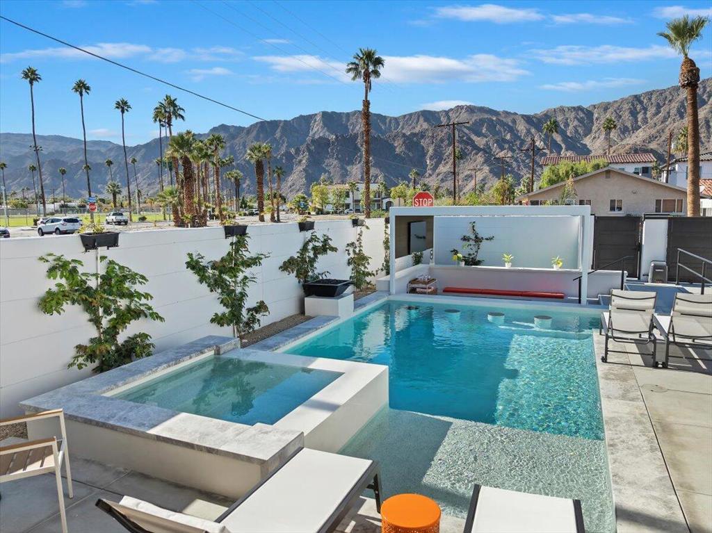 51120 Avenida Navarro