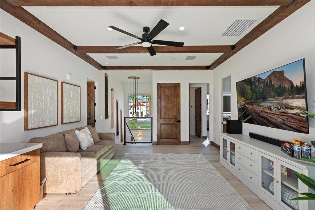 51120 Avenida Navarro