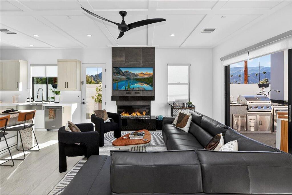 51120 Avenida Navarro