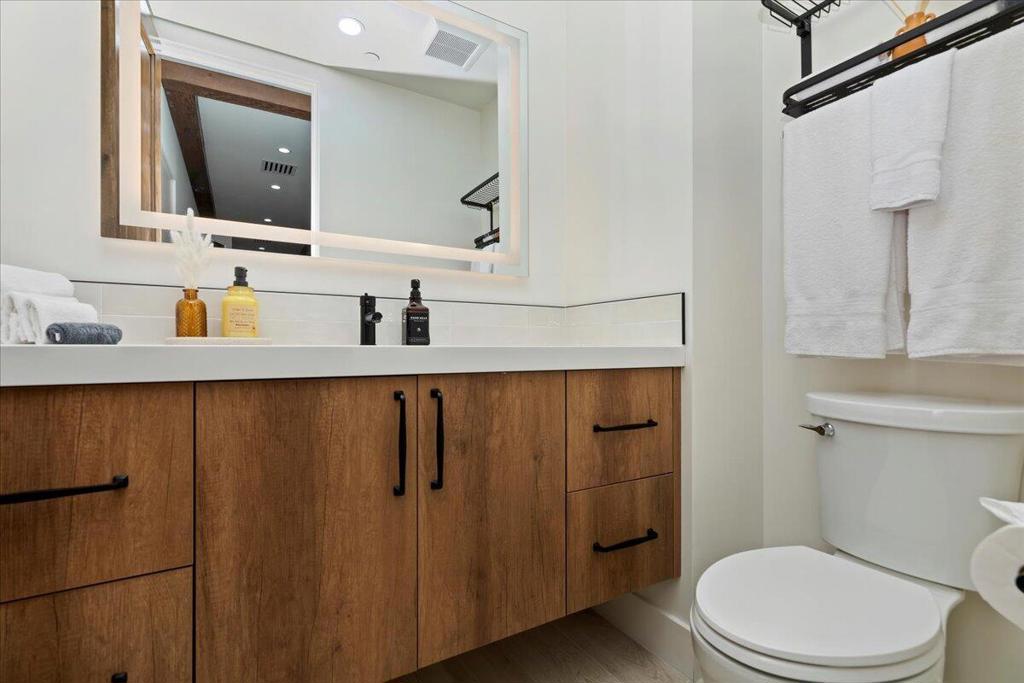 51120 Avenida Navarro