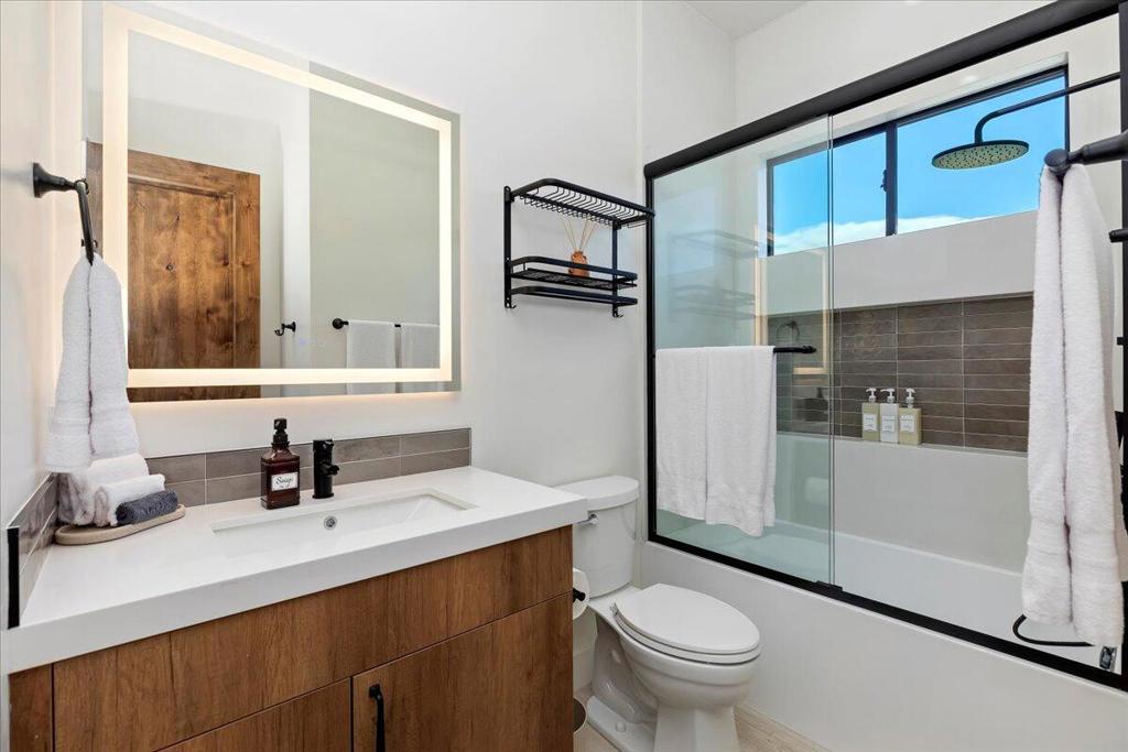 51120 Avenida Navarro