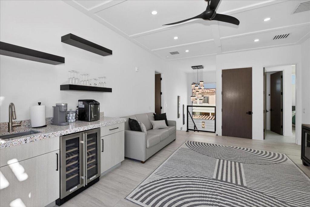 51120 Avenida Navarro