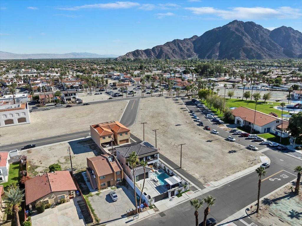 51120 Avenida Navarro