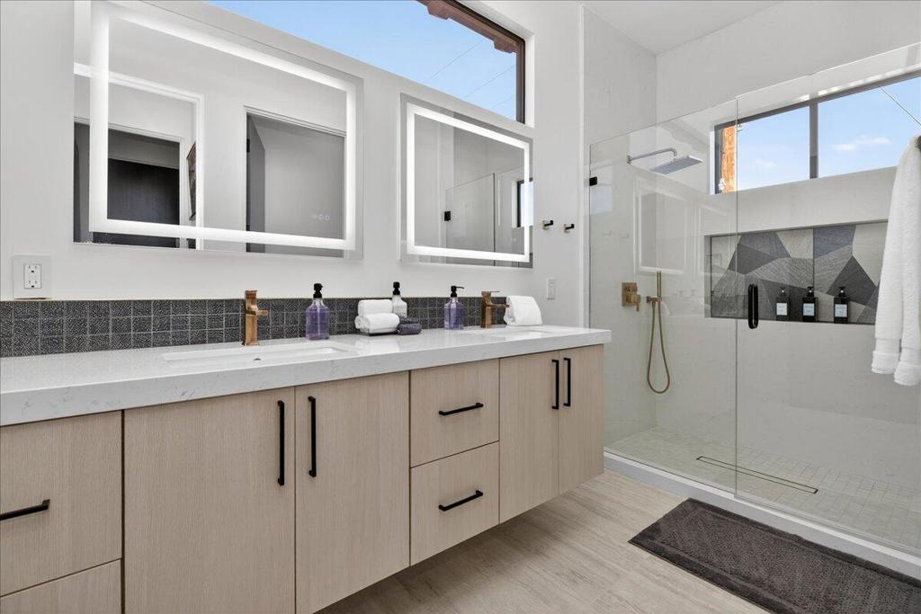 51120 Avenida Navarro